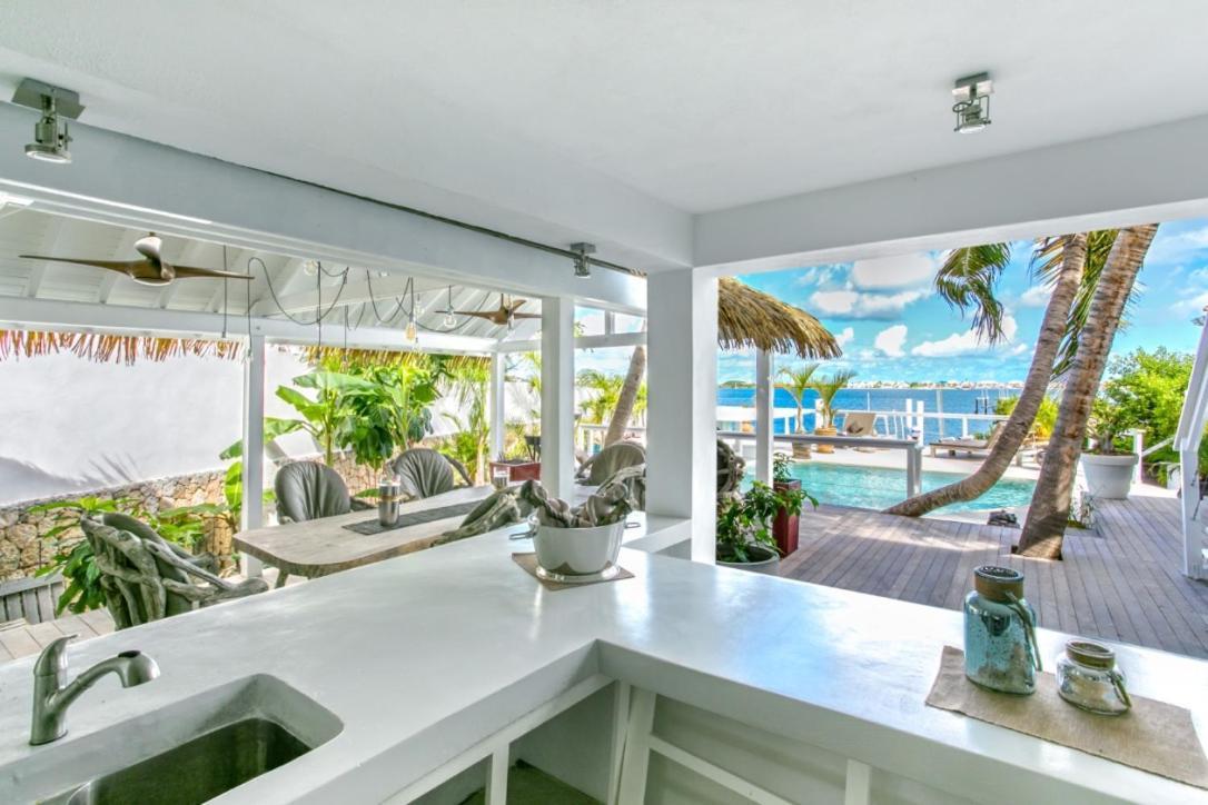 Villa Blue Lagoon Suite Apartment Lowlands Bagian luar foto