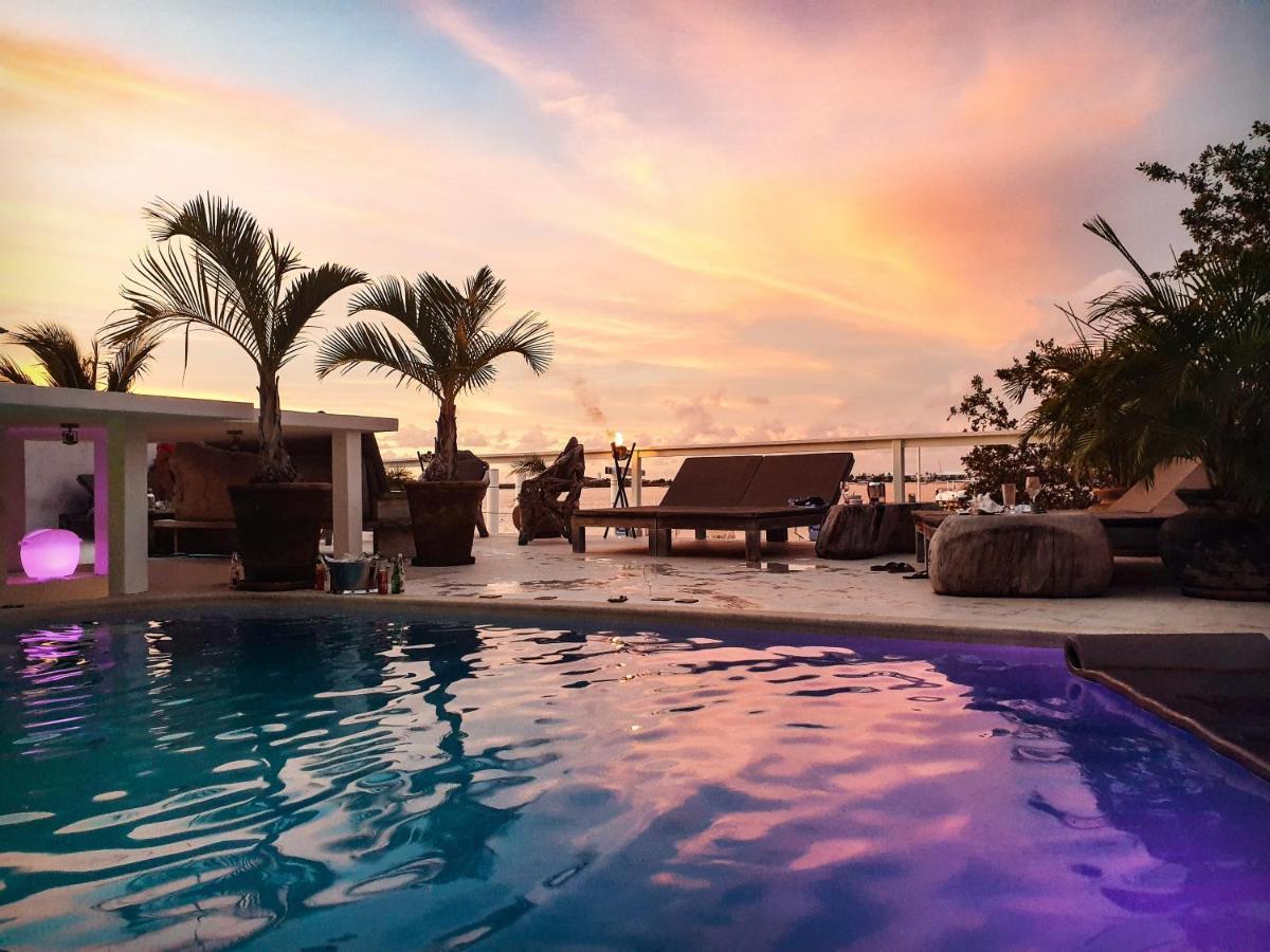 Villa Blue Lagoon Suite Apartment Lowlands Bagian luar foto